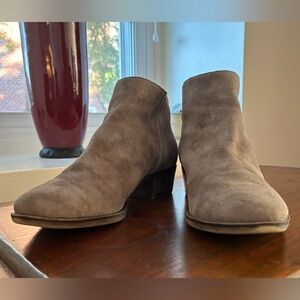 Lucky Brand Bremma suede bootie ankle boot, back zipper, comfortable EUC